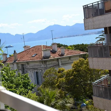 Beau Vu Juan Les Pins 公寓
